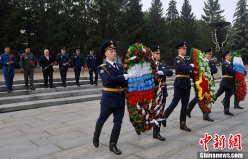 ˫���վ������׻�