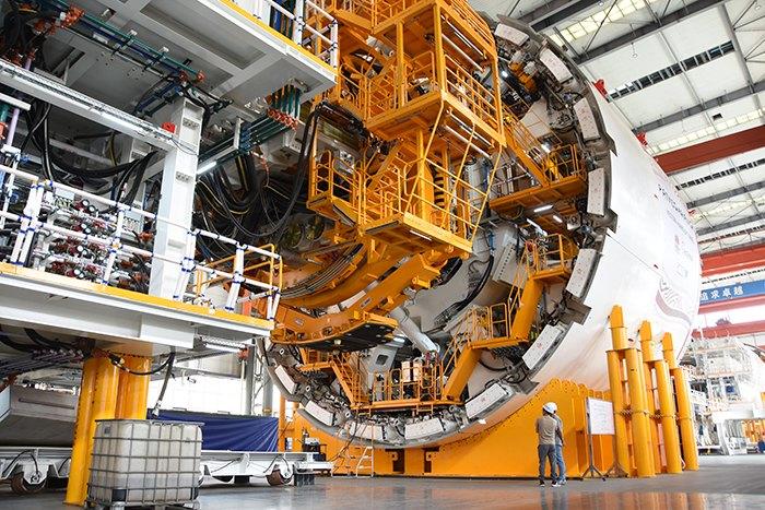 探访中国出口海外最大直径盾构机