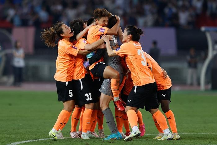 武汉女足获得首届女足亚冠联赛冠军