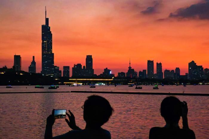 霞光满天“扮靓”南京