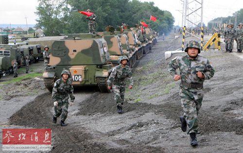  8��3�գ��μ��ж����Ͼ��ݡ���ƽʹ��-2013���Ľ�ž�½�����ӵִ����˹�����ű�˹���ݡ�(������)