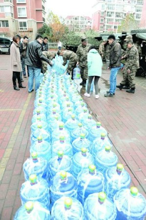 青岛爆燃事故致52死11失踪千人工作组入户走访(图)