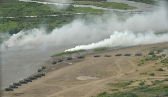 俄特种医疗队为中俄联合军演参加者提供救助(图)